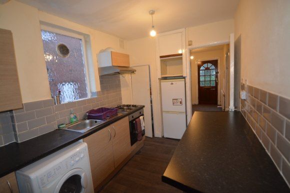 8, Springbank Crescent, Leeds photo 4
