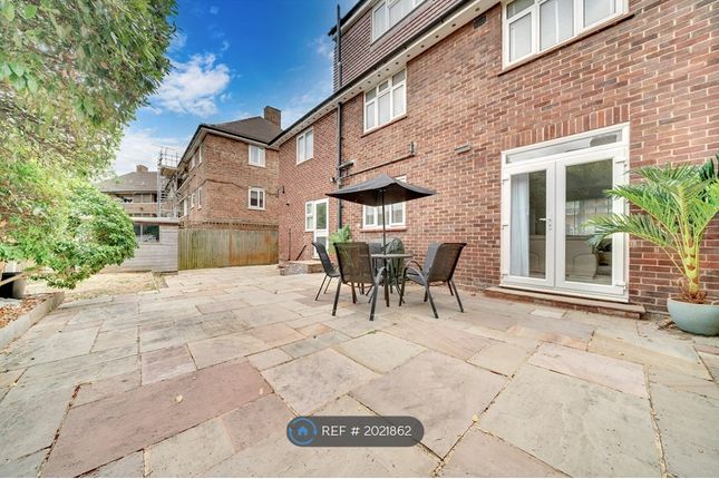 Detached house to rent in Woodfarrs, London