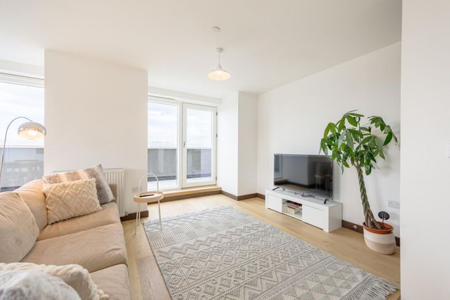 Flat for sale in Station Square, Cambridge