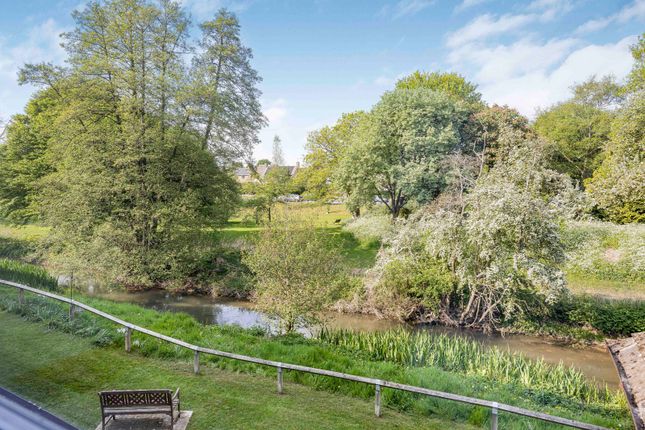 87, Barclay Court, Cirencester photo 3