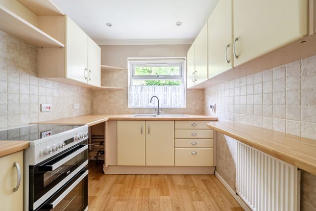 8 Stratford Court,, Avon Road, Farnham photo 4