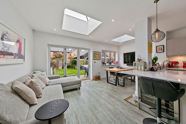 22, Corbett Avenue, East Molesey photo 4