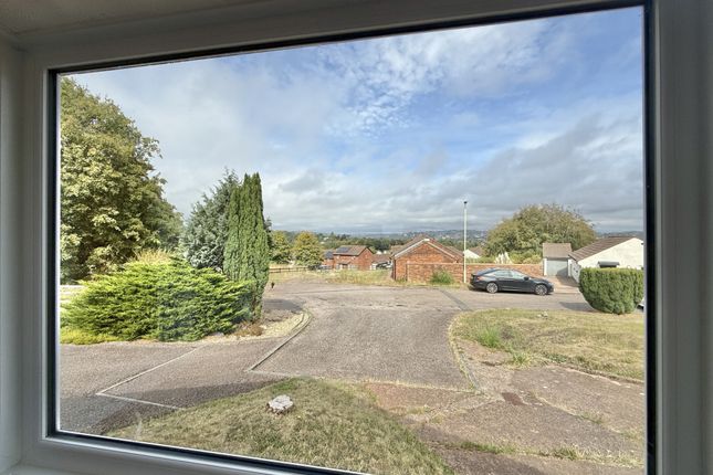 11, Oak Ridge, Exeter photo 3