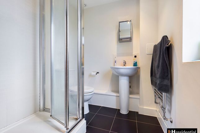 23 Lawford Court, Borehamwood photo 4