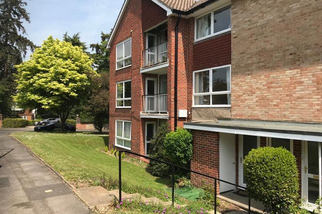 Thumbnail Flat to rent in Fernley Court, Maidenhead
