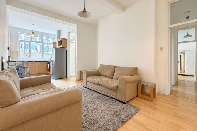 Flat 13,Victoria Court, Cartwright Street, London photo 3