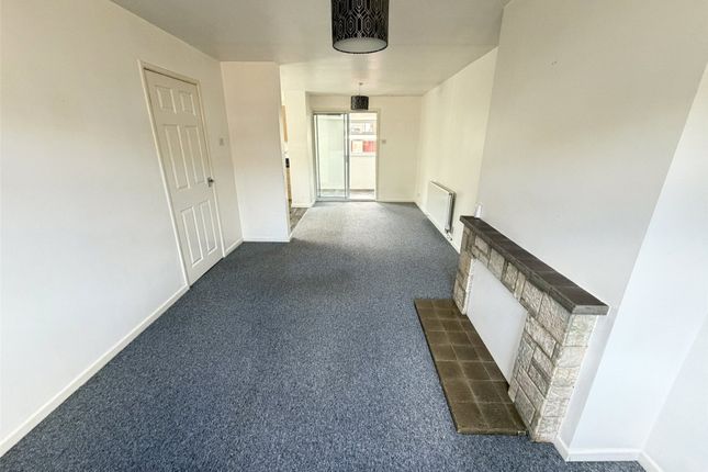 83, Teagues Crescent, Telford photo 3