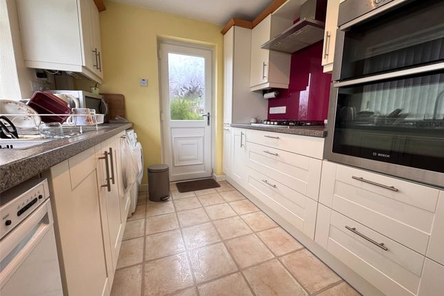 2, Caernarvon Drive, Stockport photo 4