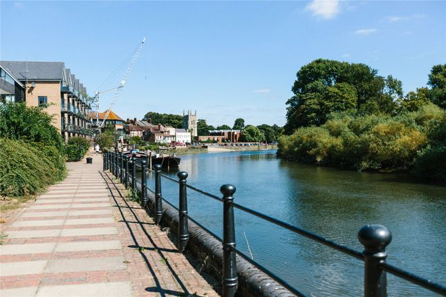Thumbnail Flat for sale in Lower Square, Isleworth Riverside, Isleworth