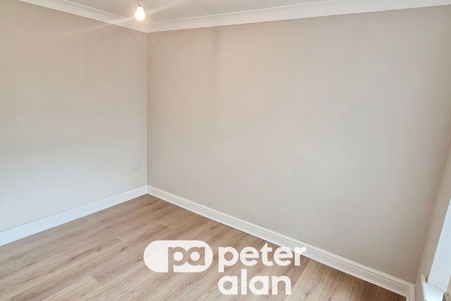32, NEATH photo 4