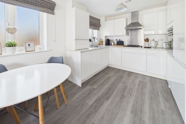 Lyndhurst House, 8,Flat 10, Monarch Way, Shoreham-by-sea photo 4