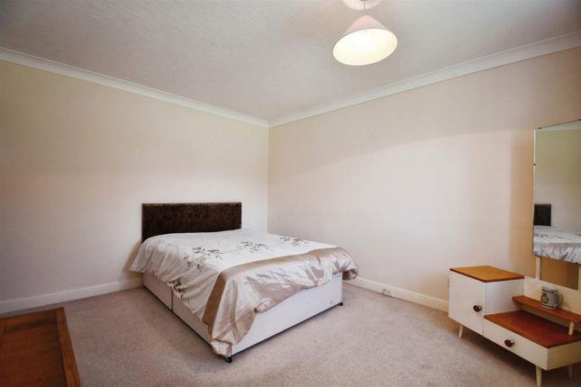 Flat for sale in Ella Park, Anlaby, Hull