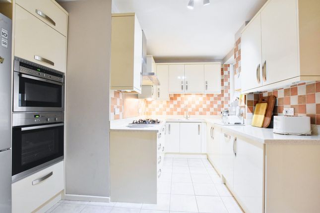 Flat for sale in Stoneygate Court, Stoneygate, Leicester