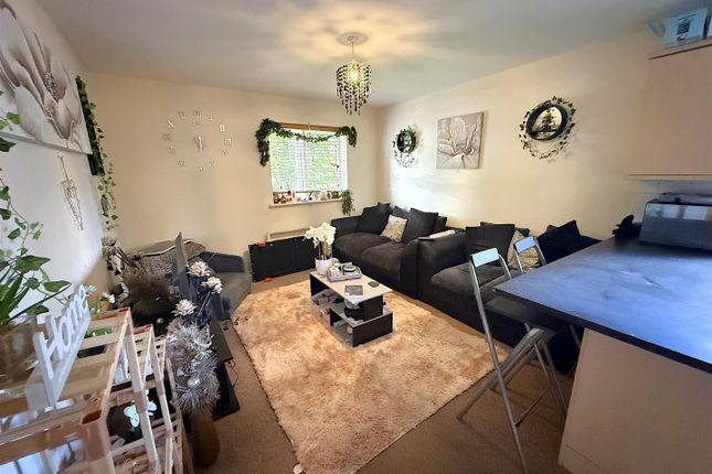 1 Saskia Court, Oliver Street, Rugby photo 2