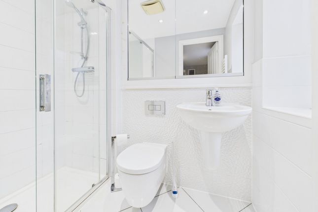 18 Hart Close, Cheltenham photo 4
