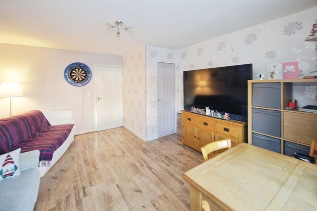 69, Hawksworth Crescent, West Midlands photo 2