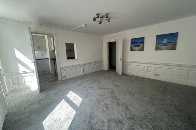 64a Newborough, Scarborough photo 2