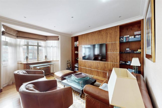 40, PRINCES COURT, BROMPTON ROAD, London photo 2