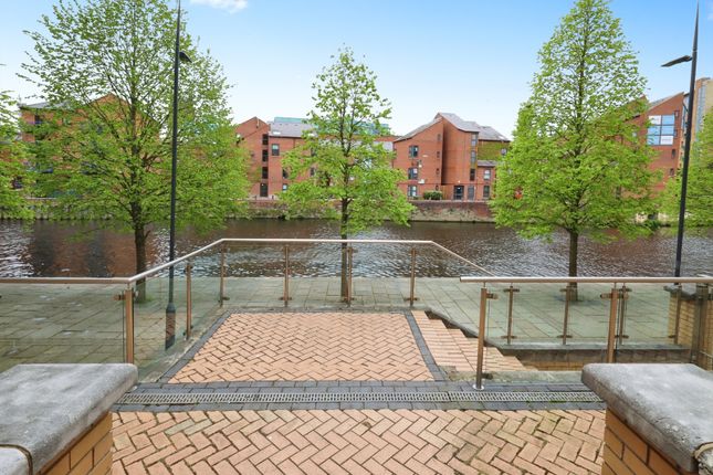 1-bed flat on 33, Cromwell Court, 10, Bowman Lane, West Yorkshire, £105,000