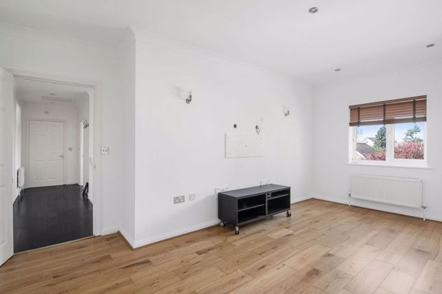 Flat to rent in Kennedy Close, London Colney, St.Albans