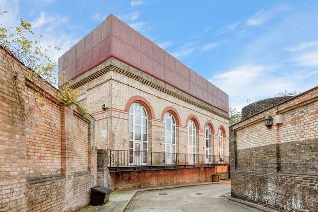 Flat for sale in The Pump House SE16, London