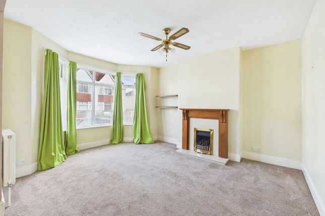 27, Butland Avenue, Paignton photo 3