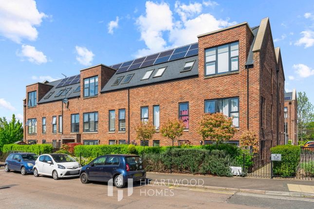 47 Hansell Gardens, St Albans photo 2