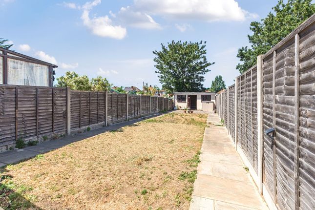 19, Lochmere Close, Erith photo 3