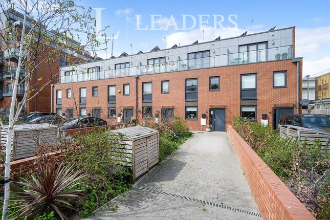 3-bed house on 12, Goldstone Lane, Goldstone Lane, £2,750/mo