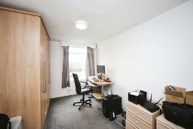 Flat for sale in Portway Close, Shirley, Solihull