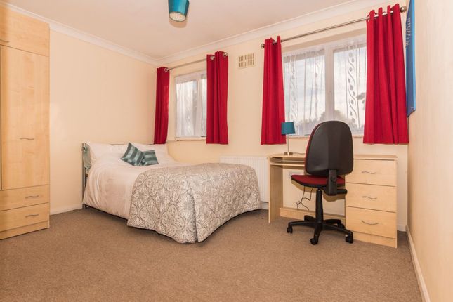 Thumbnail Property to rent in Kent Avenue, Canterbury