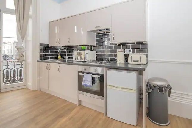 Flat to rent in Brunswick Place, Hove