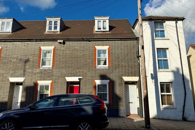 3-bed terraced on Lewes, £1,500/mo