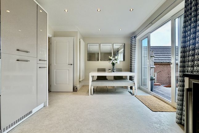 8, Starling Walk, Hengoed photo 4