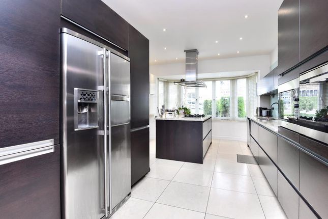 9 PARKLANDS DRIVE, Parklands Drive, London photo 2