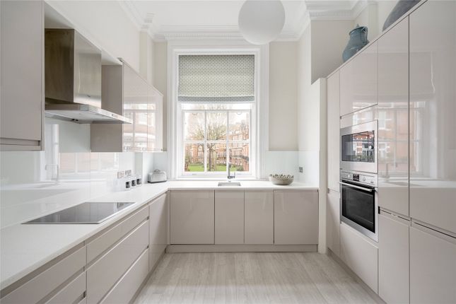 Flat for sale in Egerton Place, Chelsea