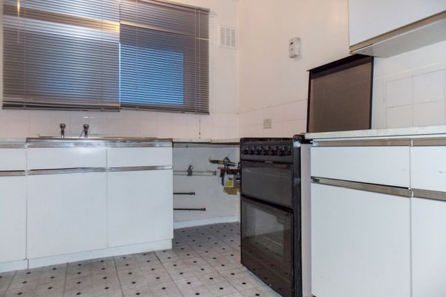 Flat 35, Kier Hardie House, Marian Way, Harlesden photo 5