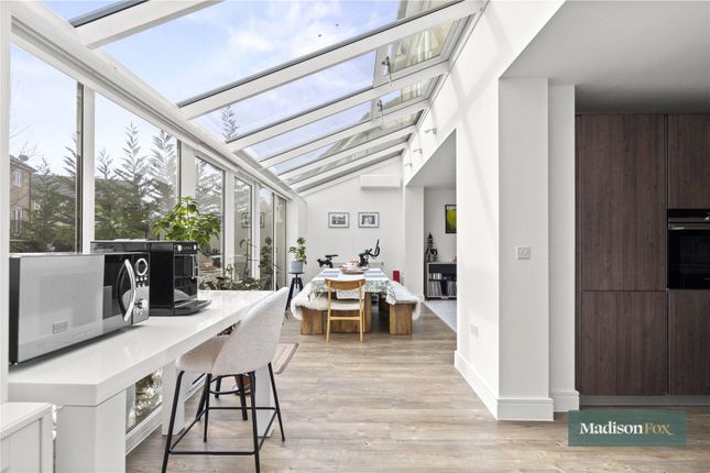 25, Five Oaks Lane, Chigwell photo 4