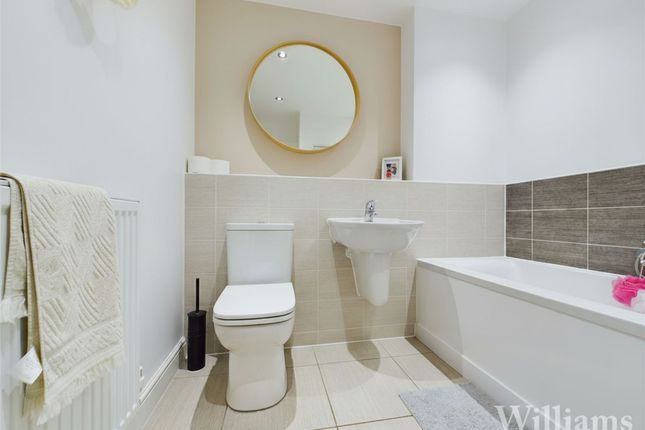 8 Grieve Road, Aylesbury photo 4