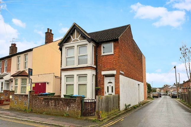 1-bed flat on 48a, Chiltern Street, Aylesbury, £140,000