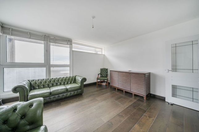 Newington Butts, Elephant and Castle photo 2