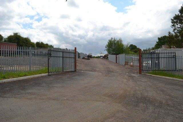 Light industrial to let in Hawthorn Lane, Alton