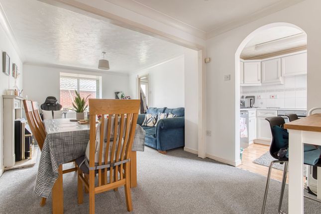 17 Newcastle Close, Norwich photo 3