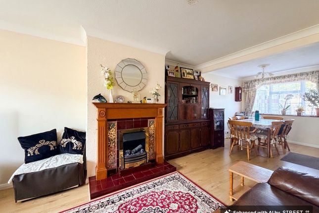 58 Oakwood Drive, Southampton photo 3