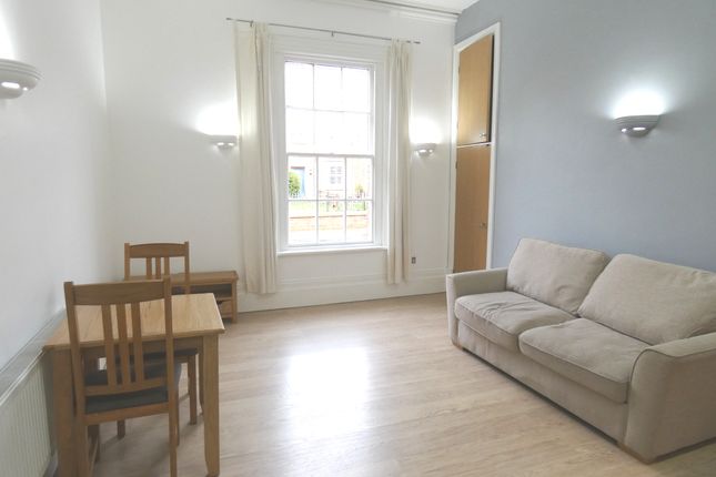Flat 3, 54, West Cliff, Lancashire photo 2