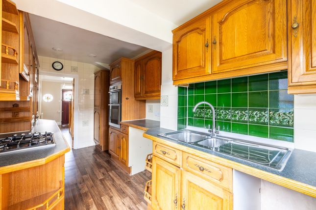 32 William Road, Caterham photo 4