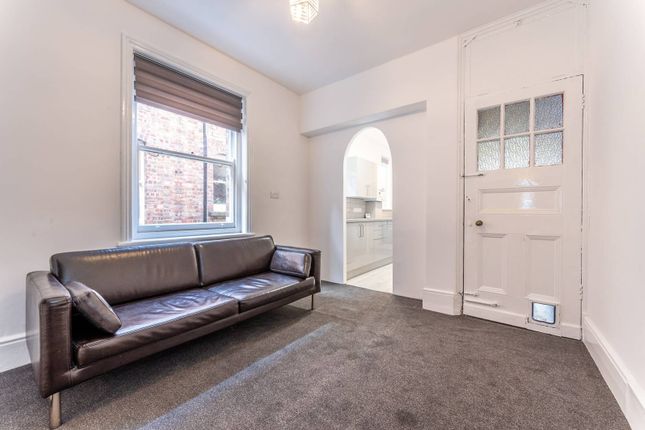 Flat to rent in Crownstone Road, Brixton, London