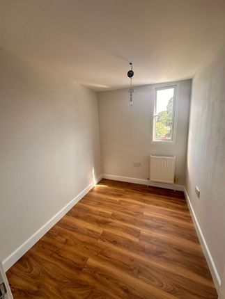 11 Temsford Close, Harrow photo 4