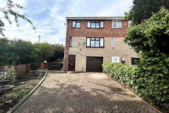 3-bed house on 25, Farcroft Grove, Farcroft Grove, £900/mo