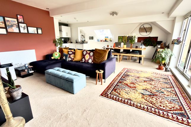 Penthouse Apartment, No.15, 1, Kew Road, Weston-super-Mare photo 4